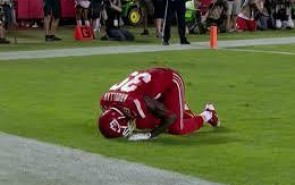 وقتی فوتبالیستی به خاطر دینش اخطار گرفت!