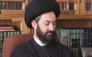 عاشورا مکتبی مقدس برای بشر امروزی است