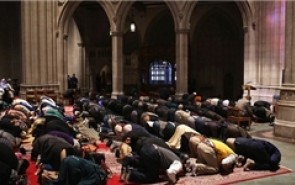 اقامه نماز برای نخستین بار در کلیسای جامع واشنگتن+تصاویر