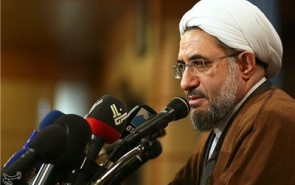 اهل برائتی که آمریکا می‌خواهد، نیستیم/ مگر امام صادق(ع) قمه‌‌زن بود که ما قمه بزنیم؟