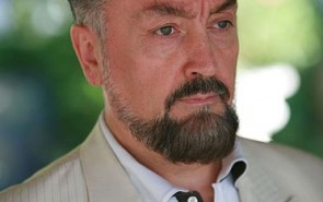 مرگ منتقد؛ معادلات و معاملات