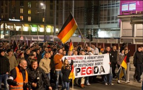 اقدام جالب کلیسای کلن در اعتراض به جنبش ضد مسلمان