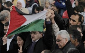 عضو پارلمان اسرائیل پرچم فلسطین را در مسجدالاقصی بالا برد