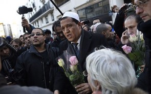 پا استریت ژورنال مدعی است تعریف دولت فرانسه از «سکولار» باید تغییر کند