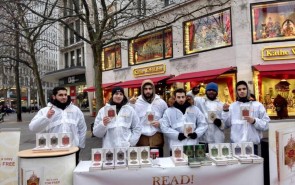 توزیع ترجمه آلمانی قرآن در خیابان‌های برلین