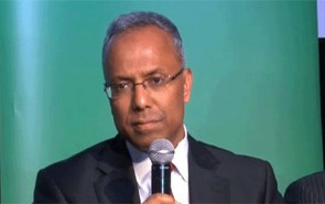 شهردار مسلمان شرق لندن به خاطر تقلب انتخاباتی و استفاده سیاسی از دین برکنار شد