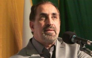 فرم در هنر اسلامی کاملاً انتزاعی و شمایل‌گریز است