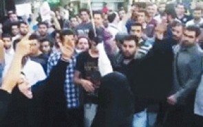 مروجين شيعه انگليسي قمه به دست در ميان معترضان رستاخيز!