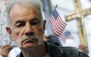 گستاخی «تری جونز» کشیش‌ هتاک آمریکایی برای قرآن‌سوزی مجدد